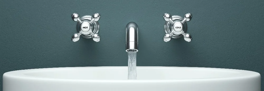 Wasserhahn mit laufendem Wasser